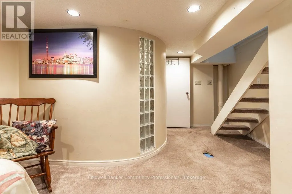30 SUNSET AVENUE