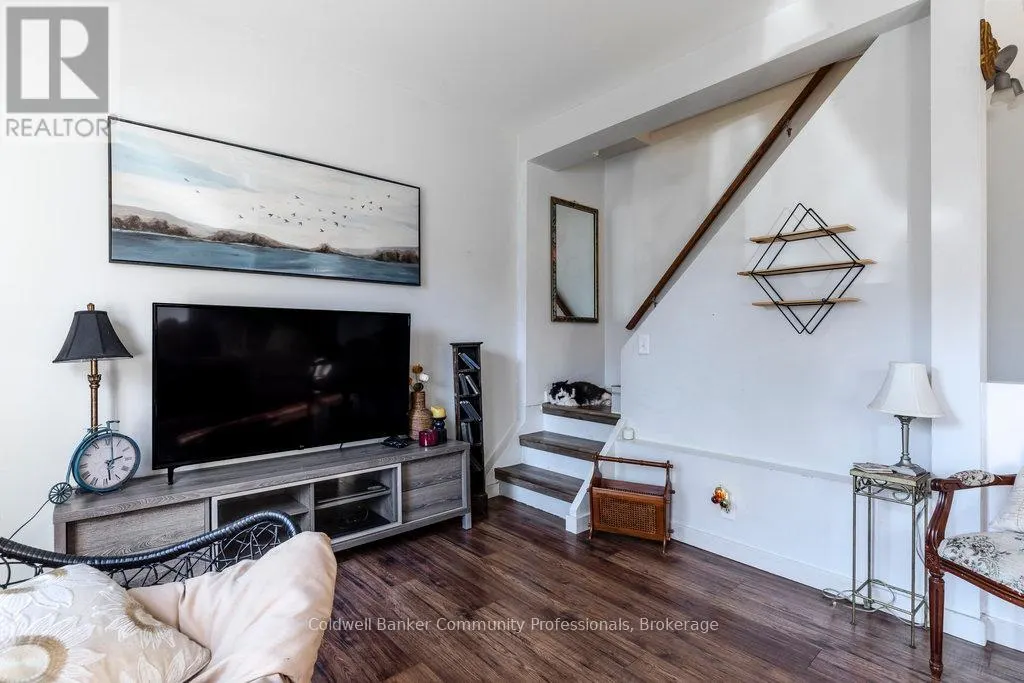 30 SUNSET AVENUE