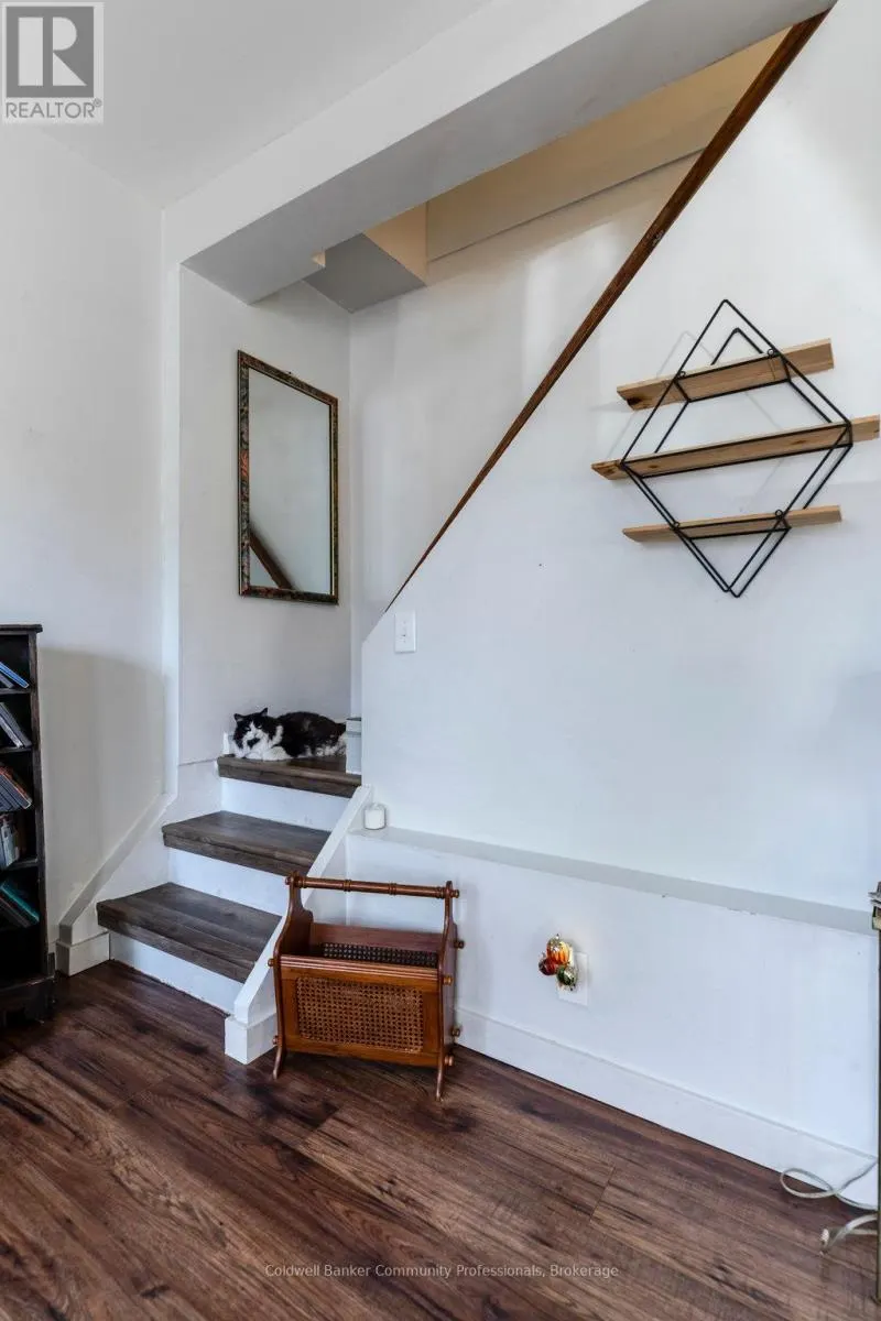 30 SUNSET AVENUE