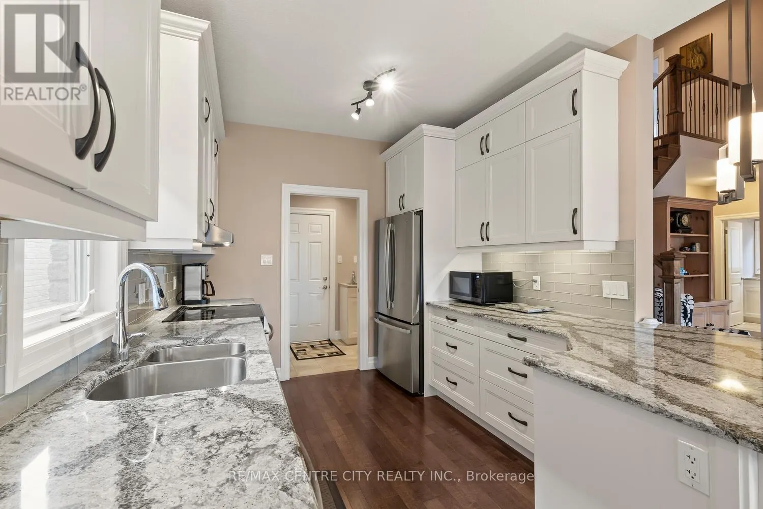 24-2081 WALLINGFORD AVENUE
