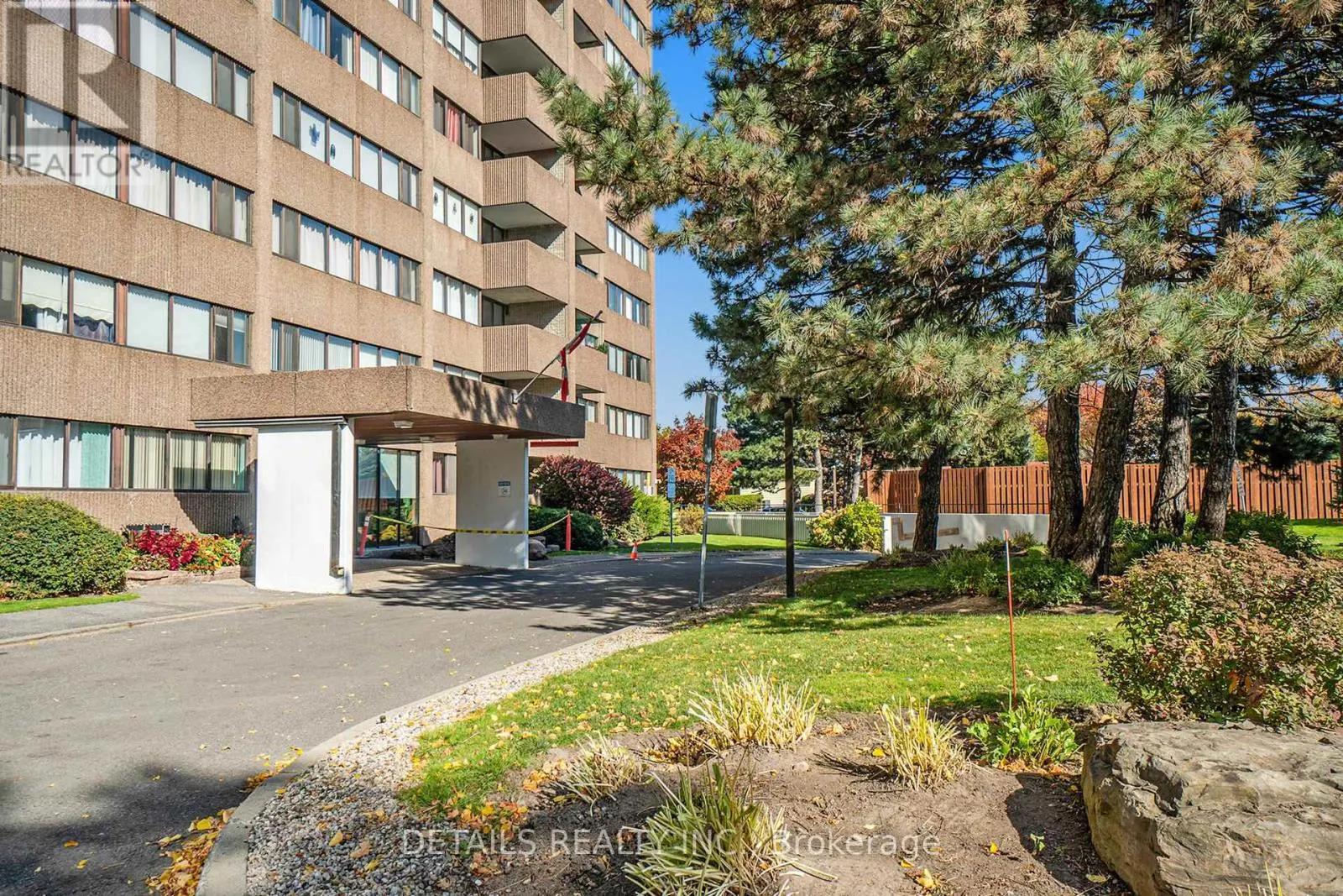 906 - 1285 CAHILL DRIVE