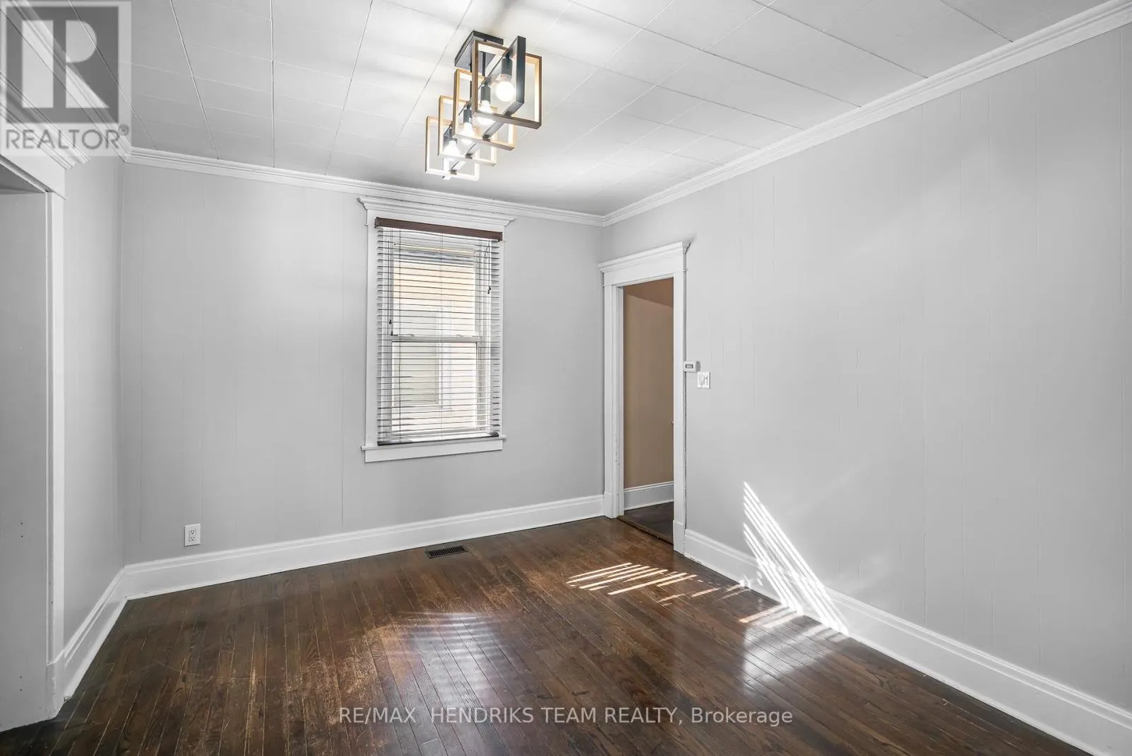 4 RAVINE ROAD