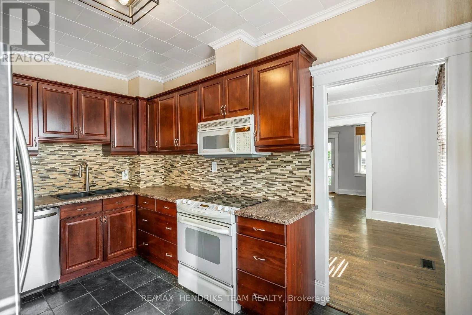 4 RAVINE ROAD