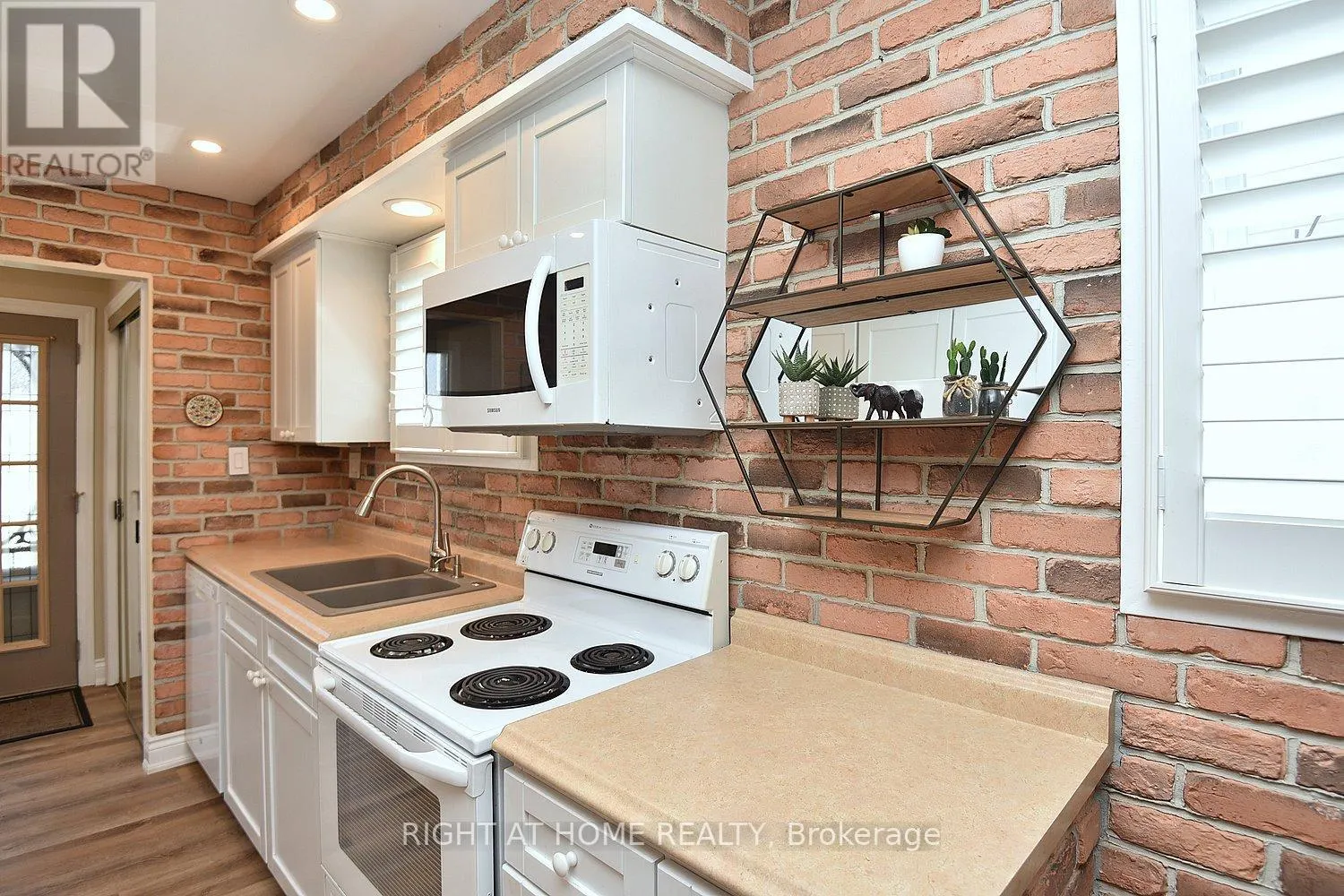 105 BISMARK DRIVE