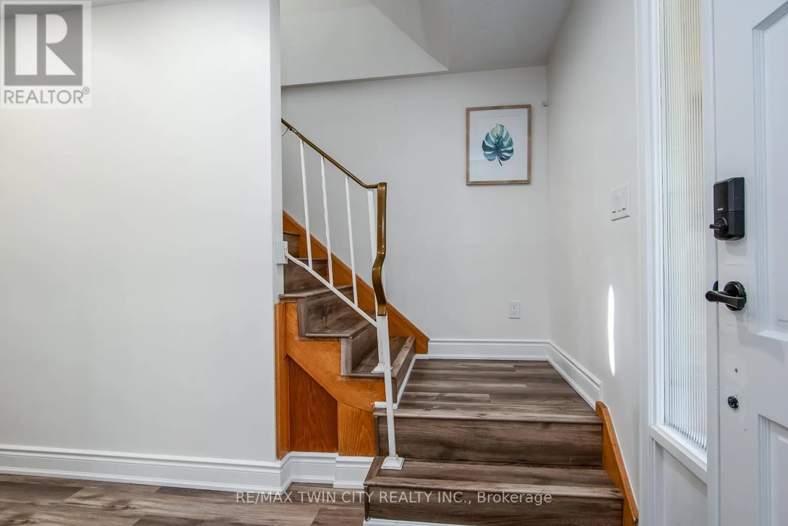 389 DUNVEGAN DRIVE