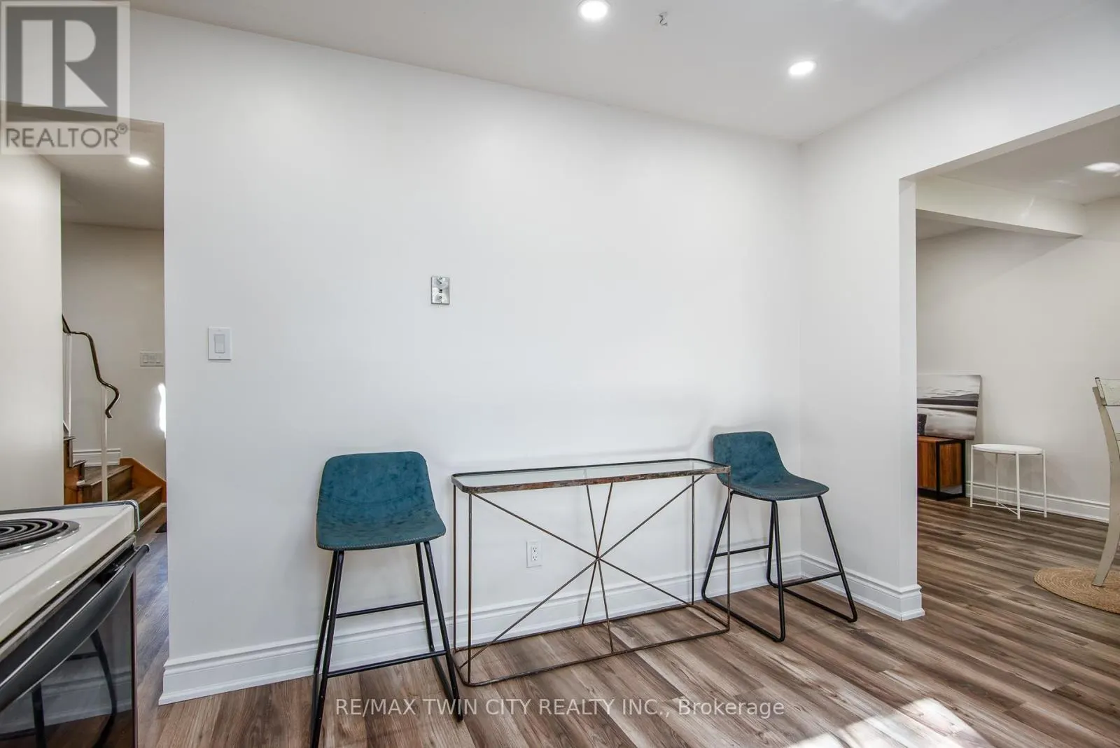 389 DUNVEGAN DRIVE
