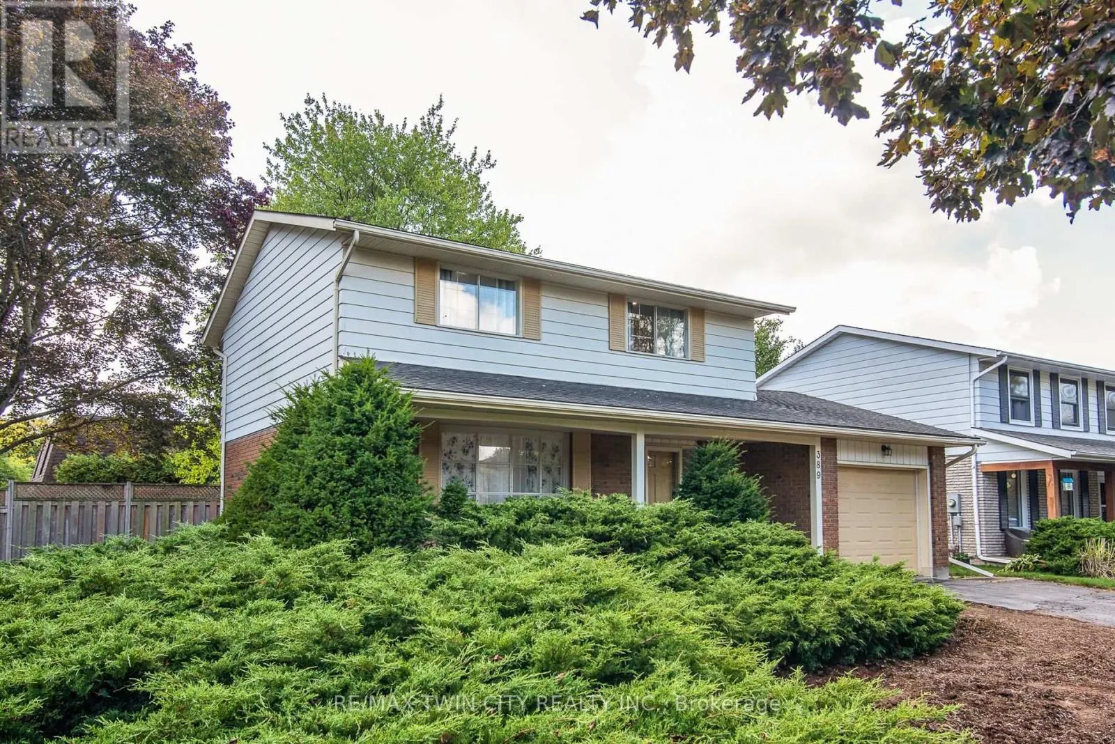389 DUNVEGAN DRIVE