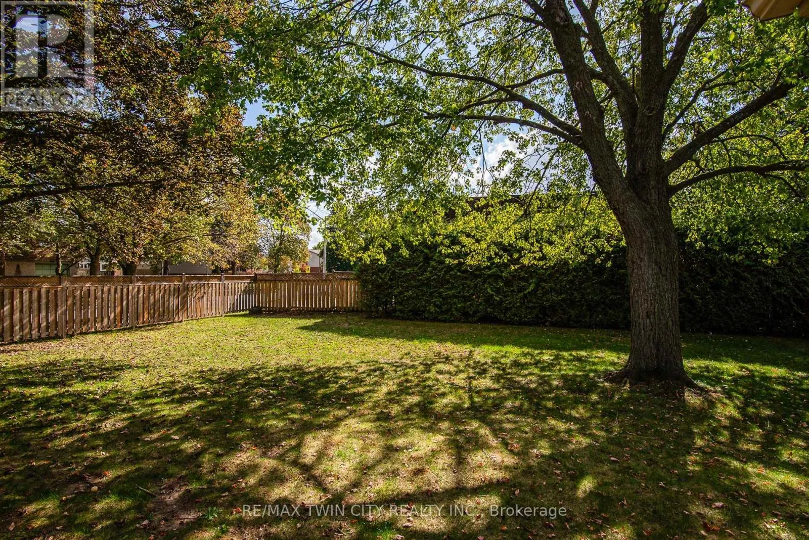 389 DUNVEGAN DRIVE