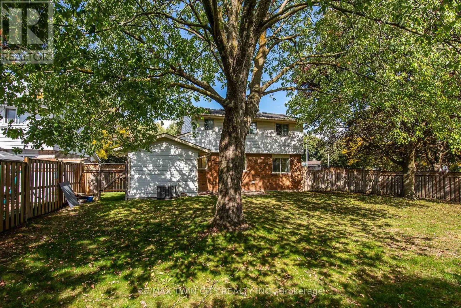 389 DUNVEGAN DRIVE
