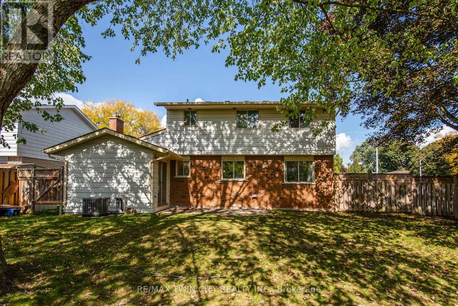 389 DUNVEGAN DRIVE