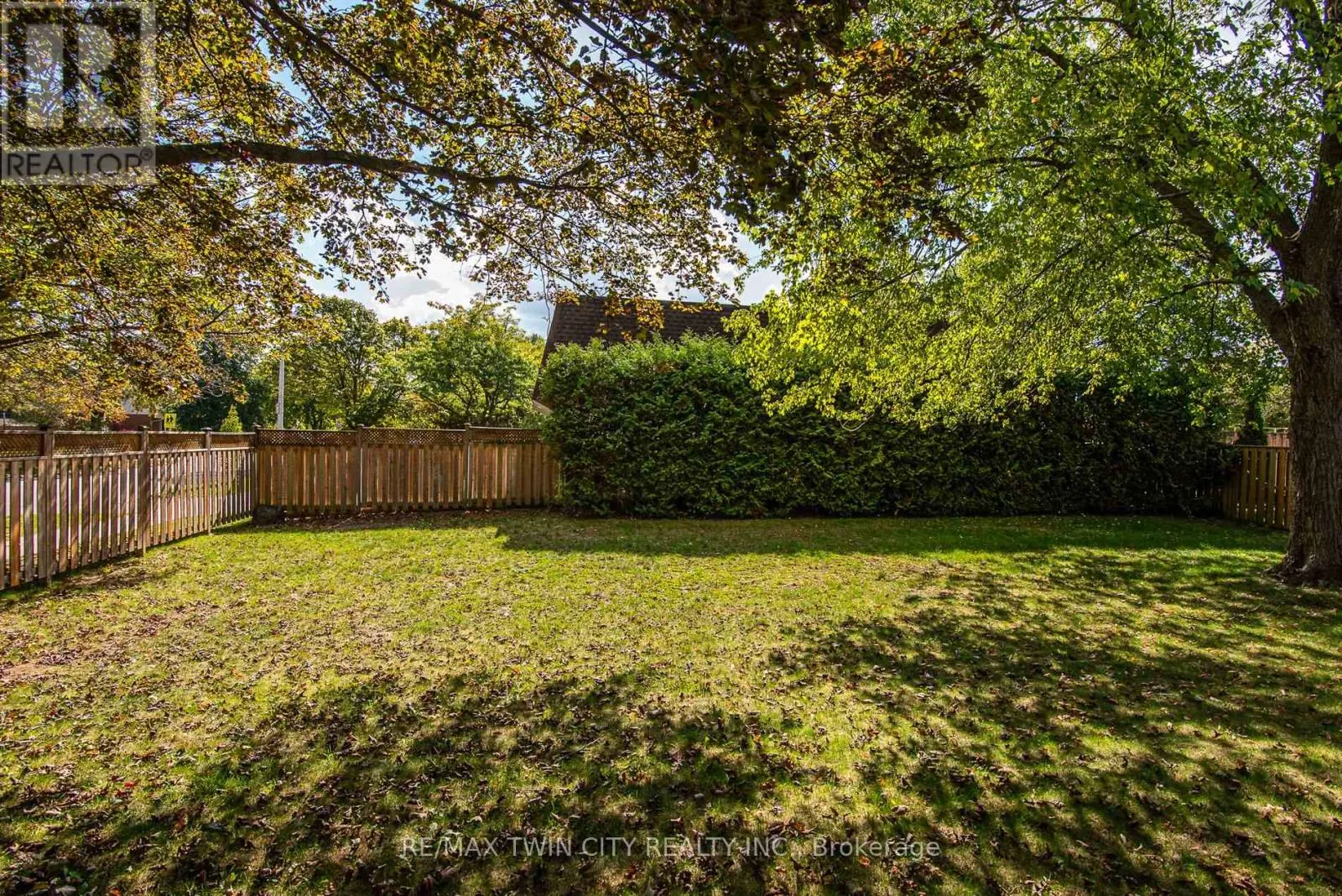 389 DUNVEGAN DRIVE
