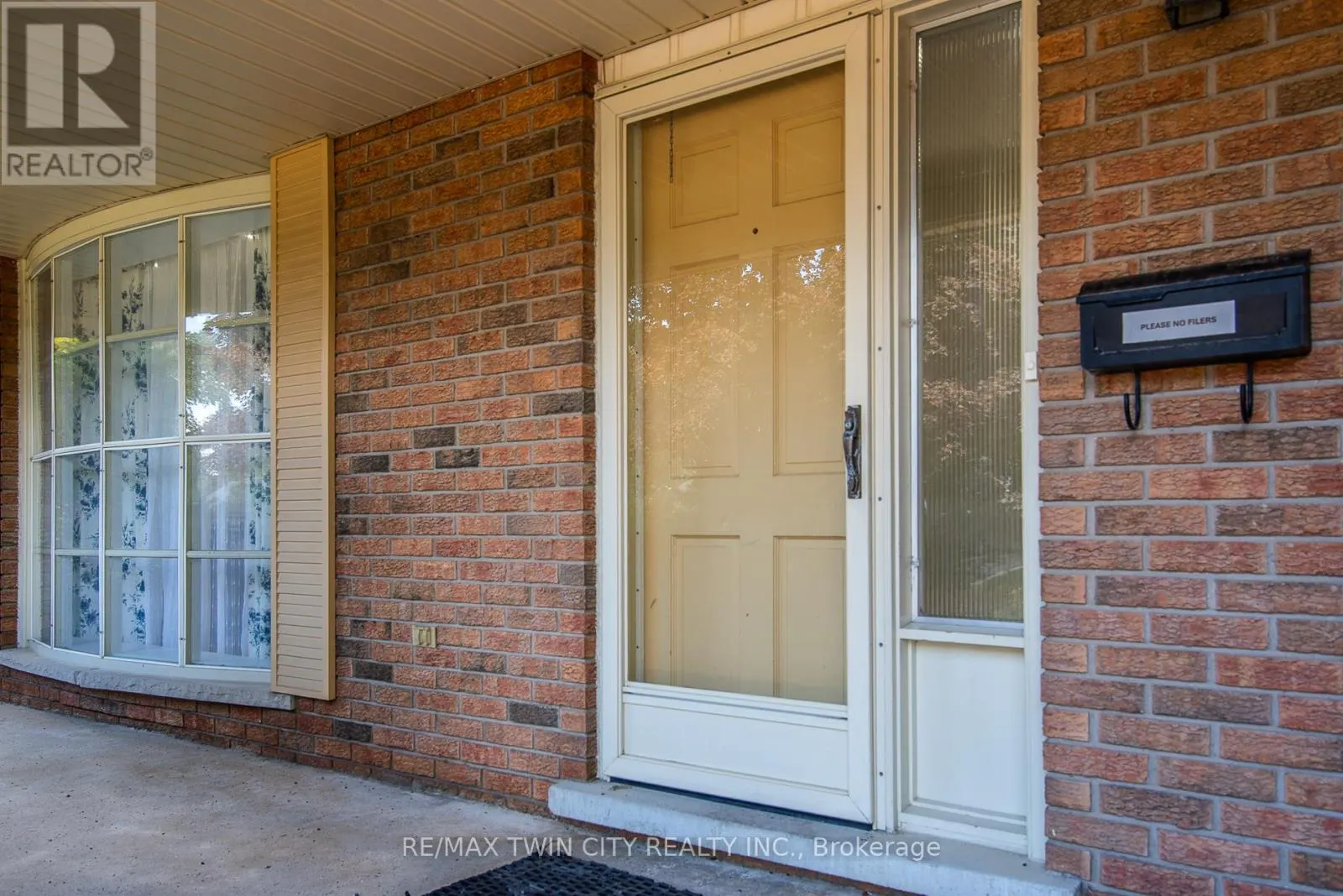 389 DUNVEGAN DRIVE