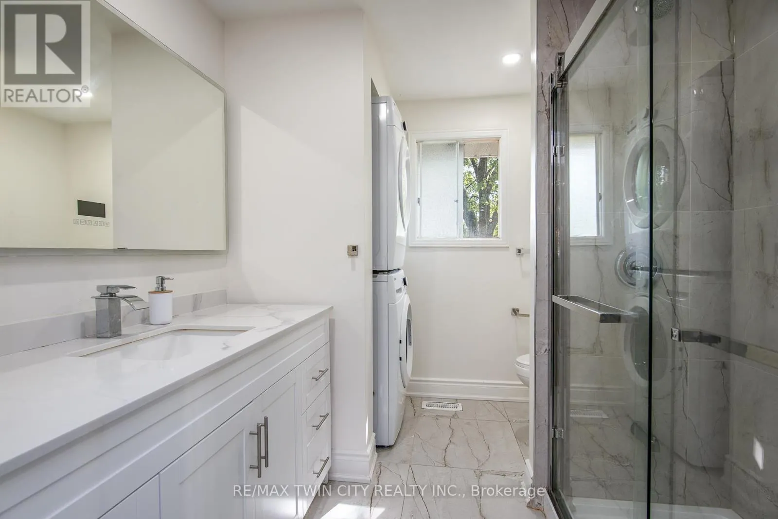 389 DUNVEGAN DRIVE