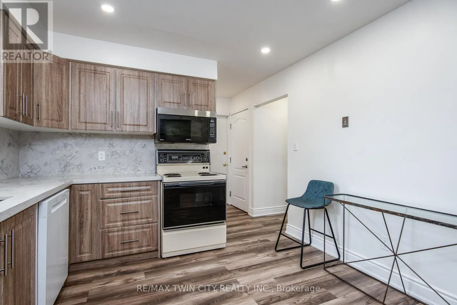 389 DUNVEGAN DRIVE
