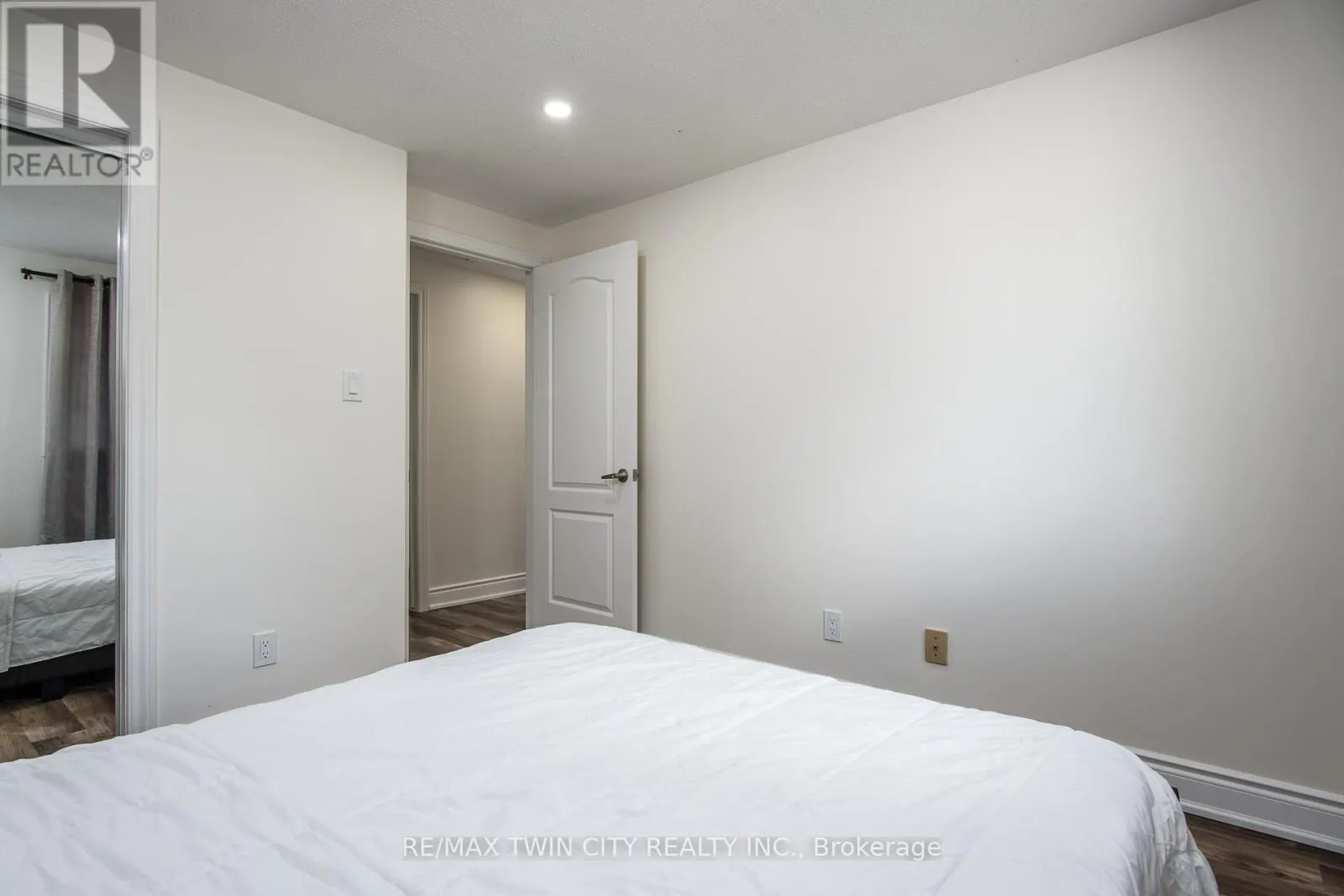 389 DUNVEGAN DRIVE
