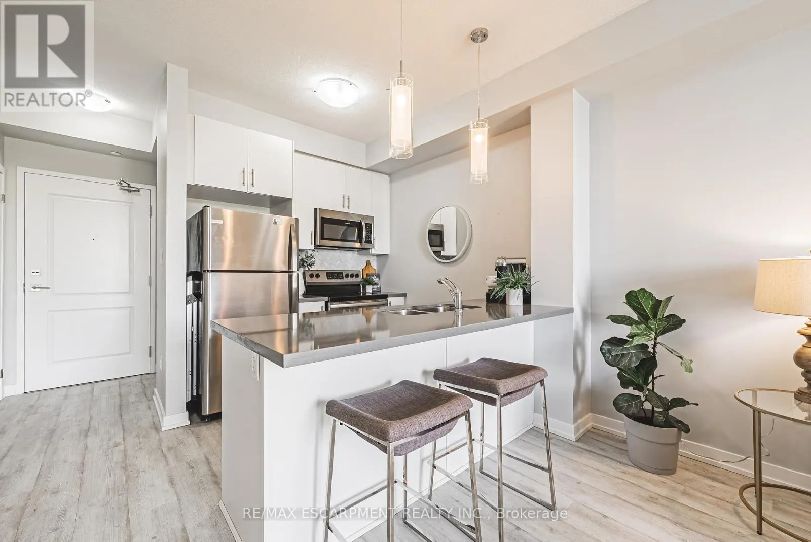 428 - 125 SHOREVIEW PLACE