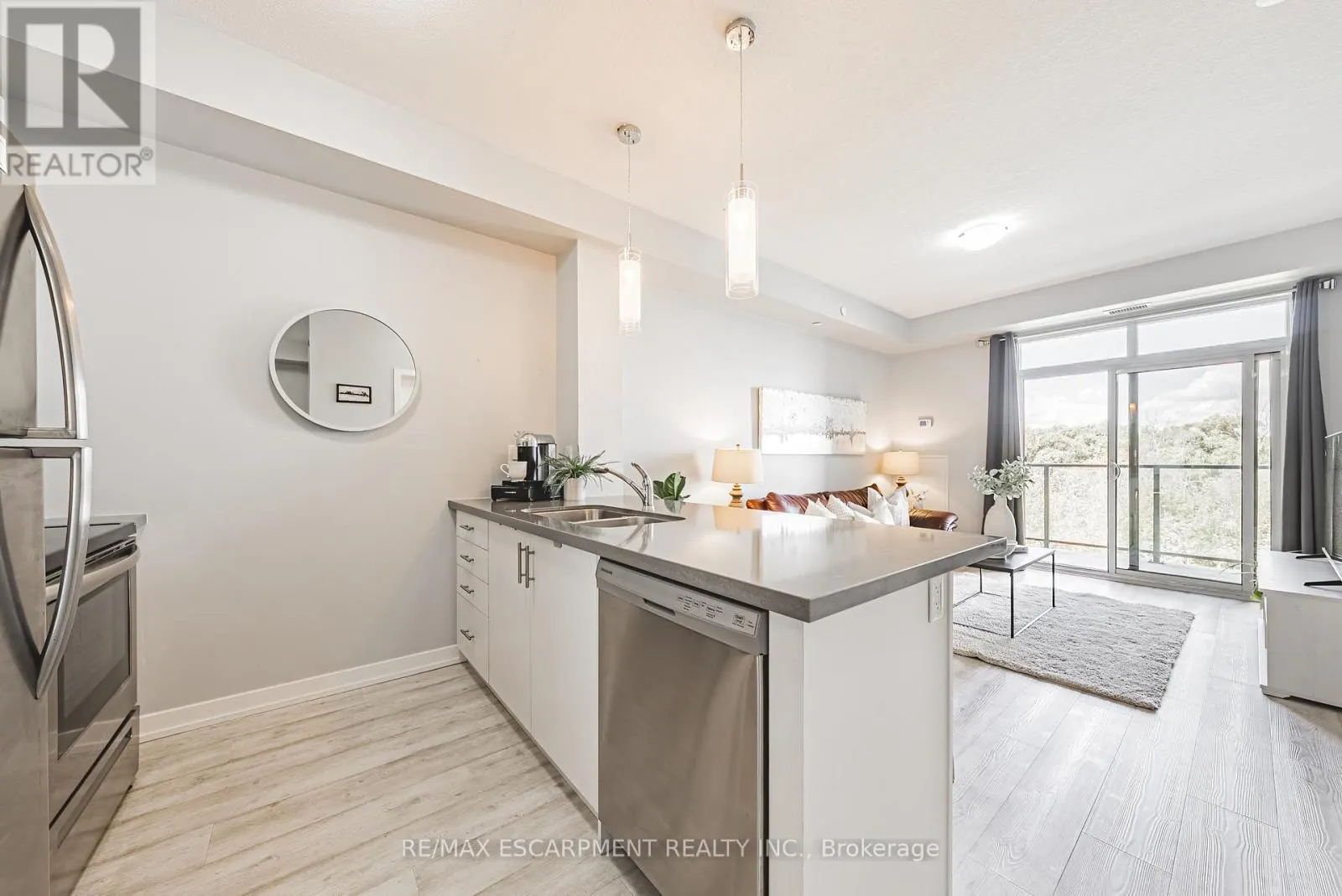 428 - 125 SHOREVIEW PLACE