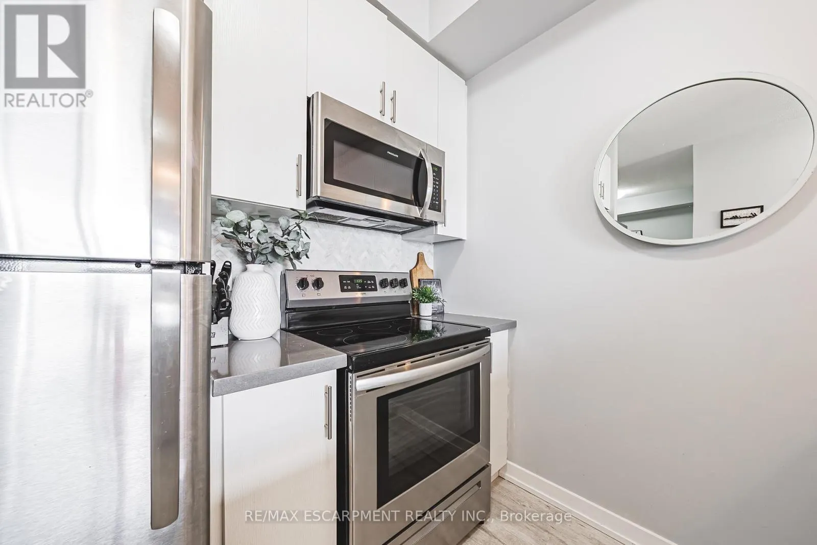 428 - 125 SHOREVIEW PLACE