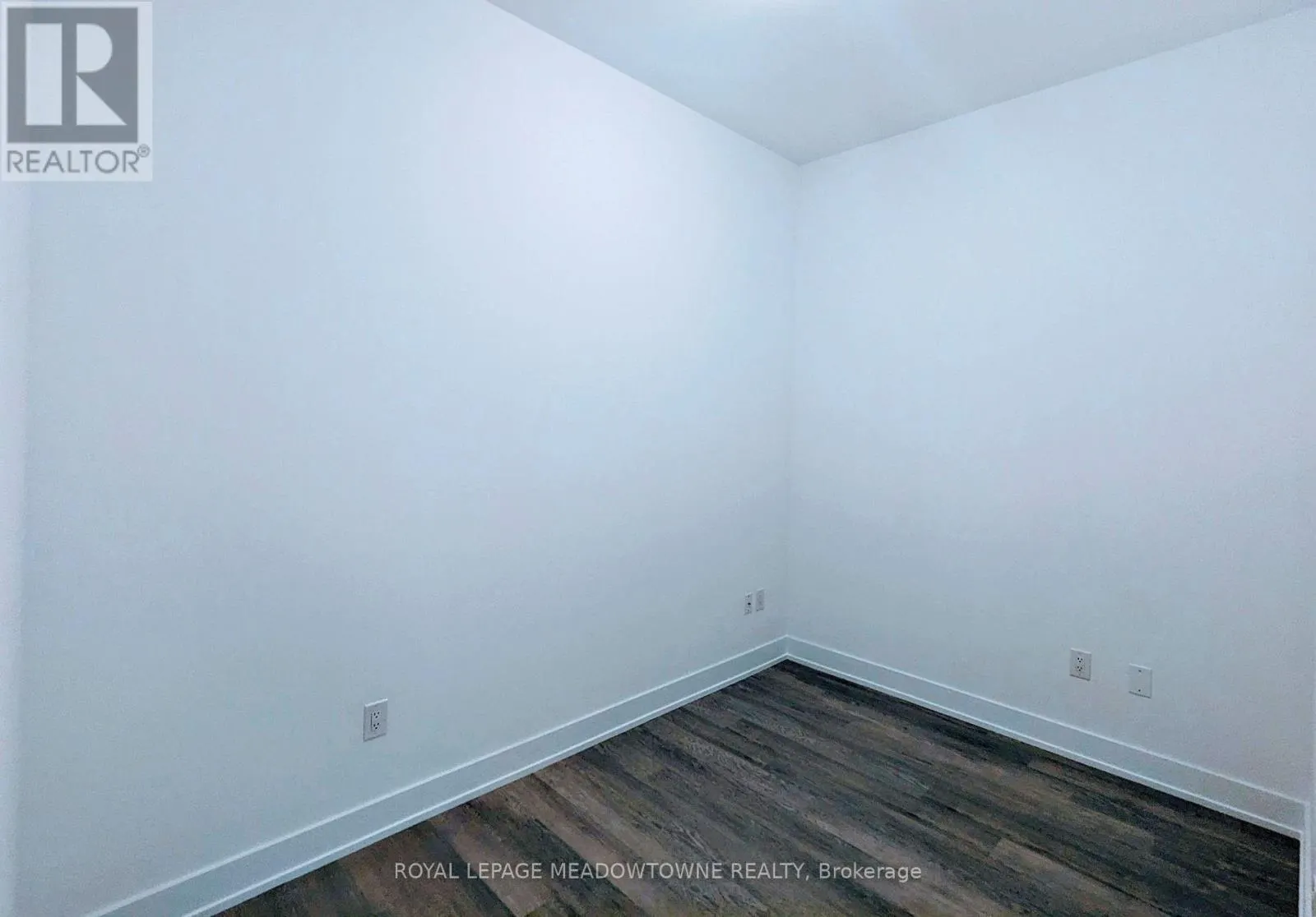 501 - 460 DUNDAS STREET E