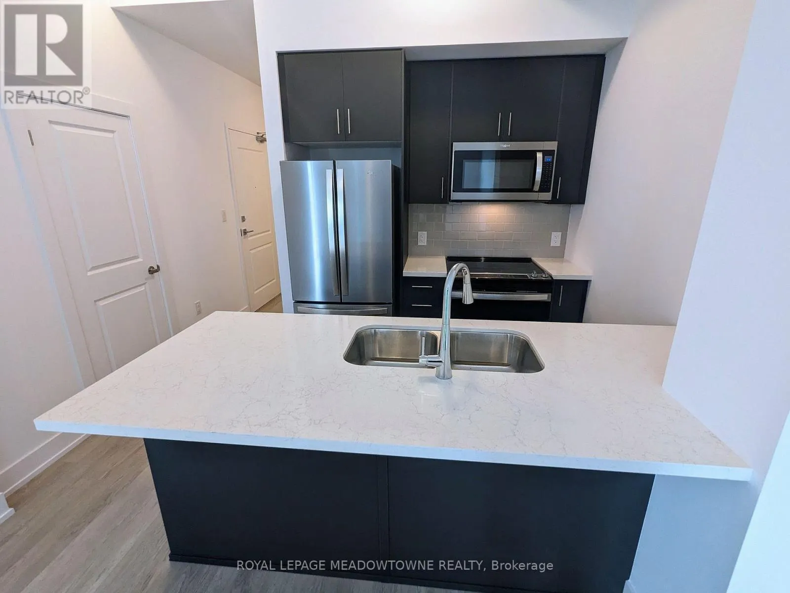 501 - 460 DUNDAS STREET E