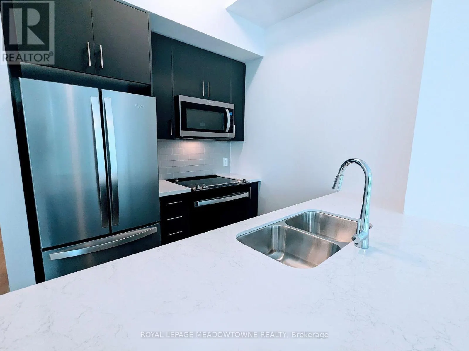501 - 460 DUNDAS STREET E