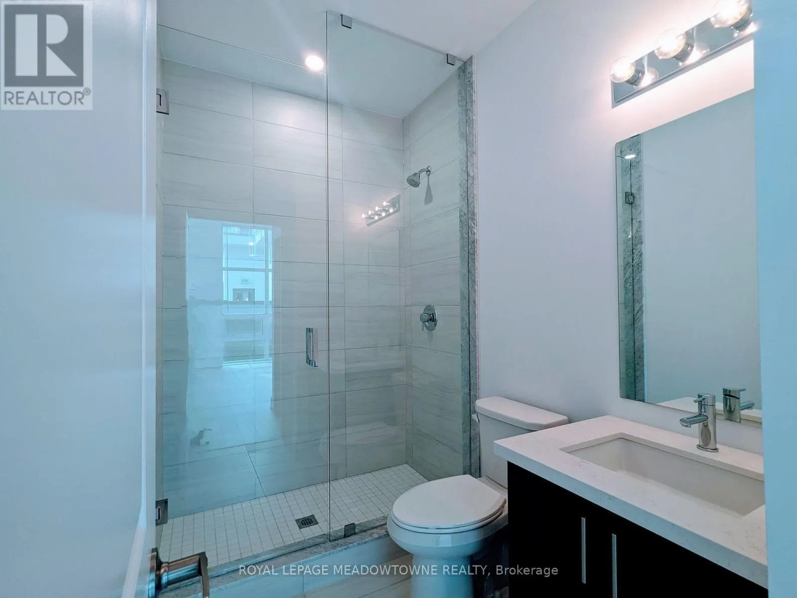 501 - 460 DUNDAS STREET E