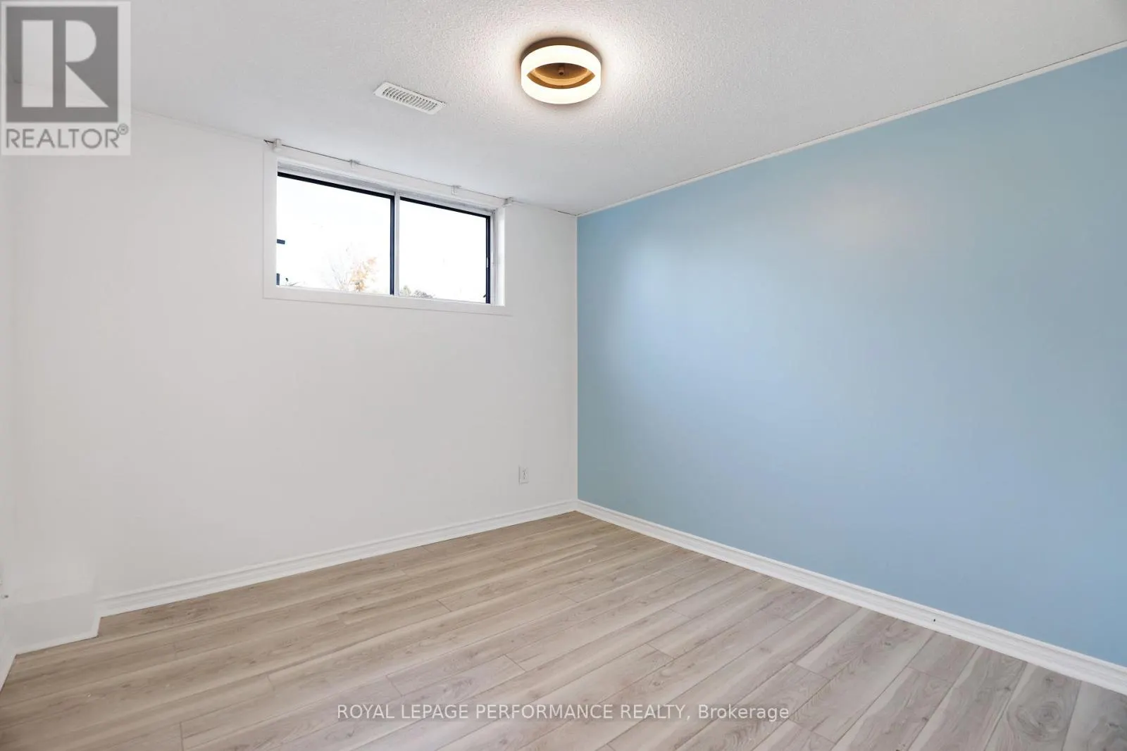 142 MEADOWLANDS DRIVE W