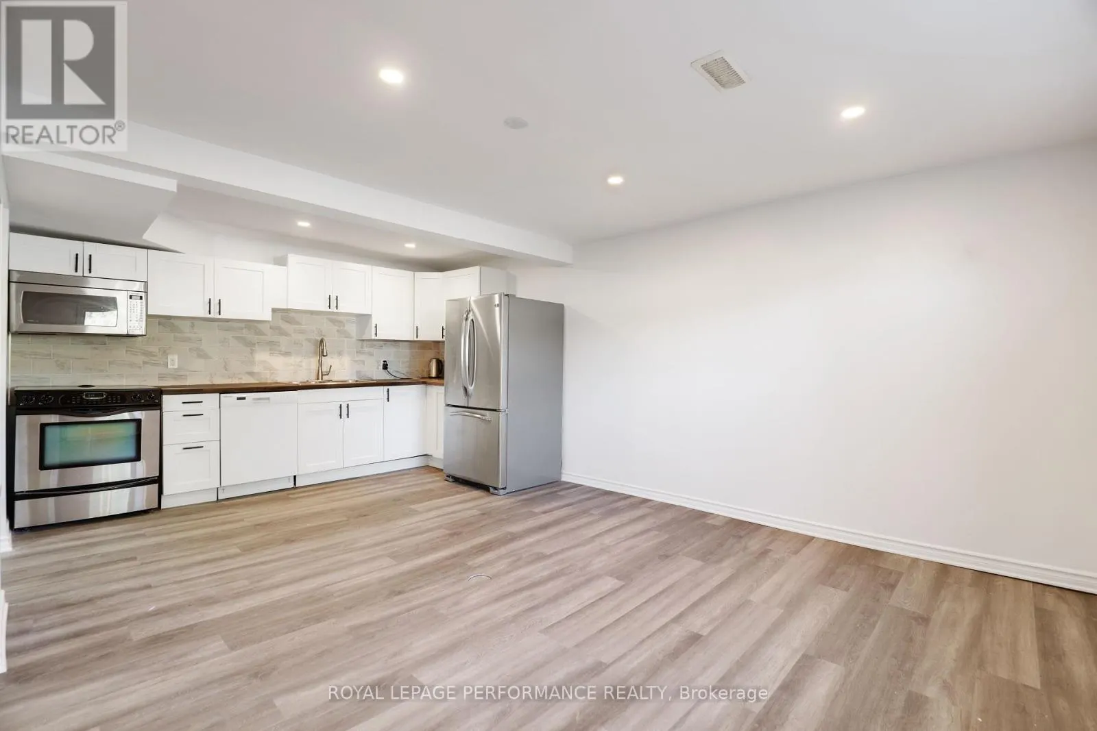 142 MEADOWLANDS DRIVE W