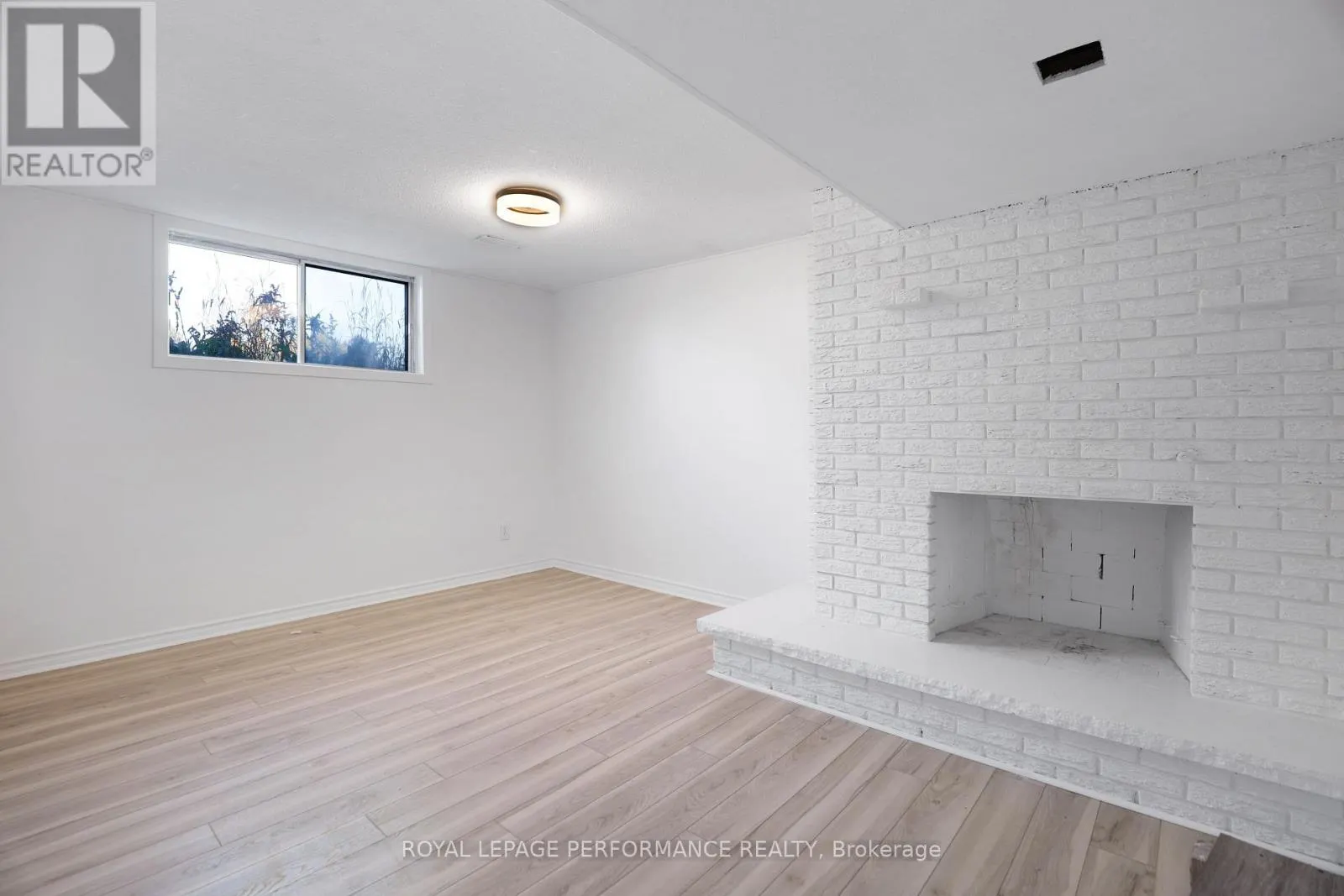 142 MEADOWLANDS DRIVE W