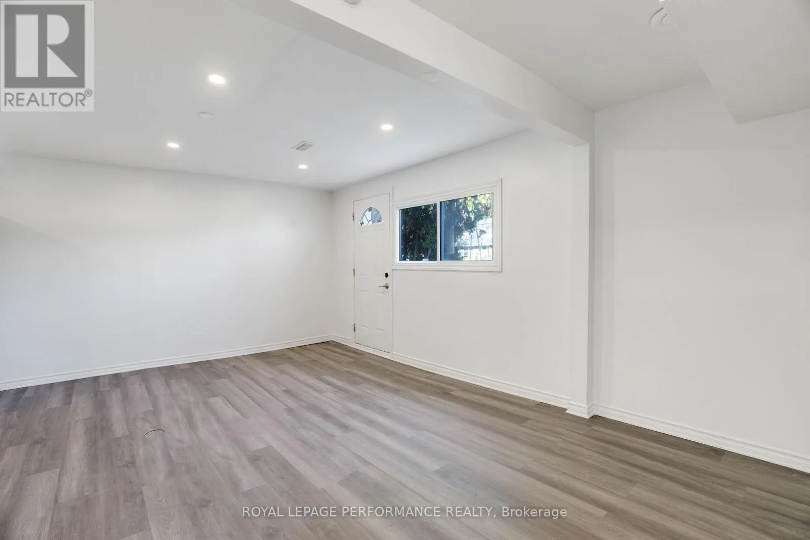 142 MEADOWLANDS DRIVE W