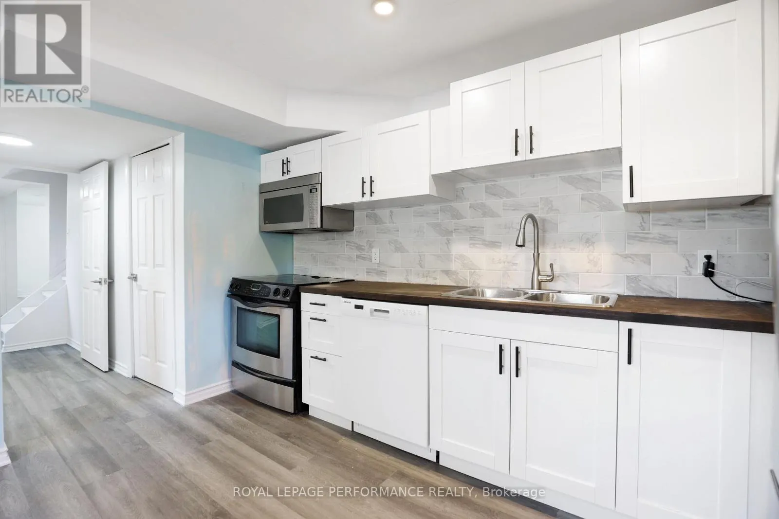 142 MEADOWLANDS DRIVE W