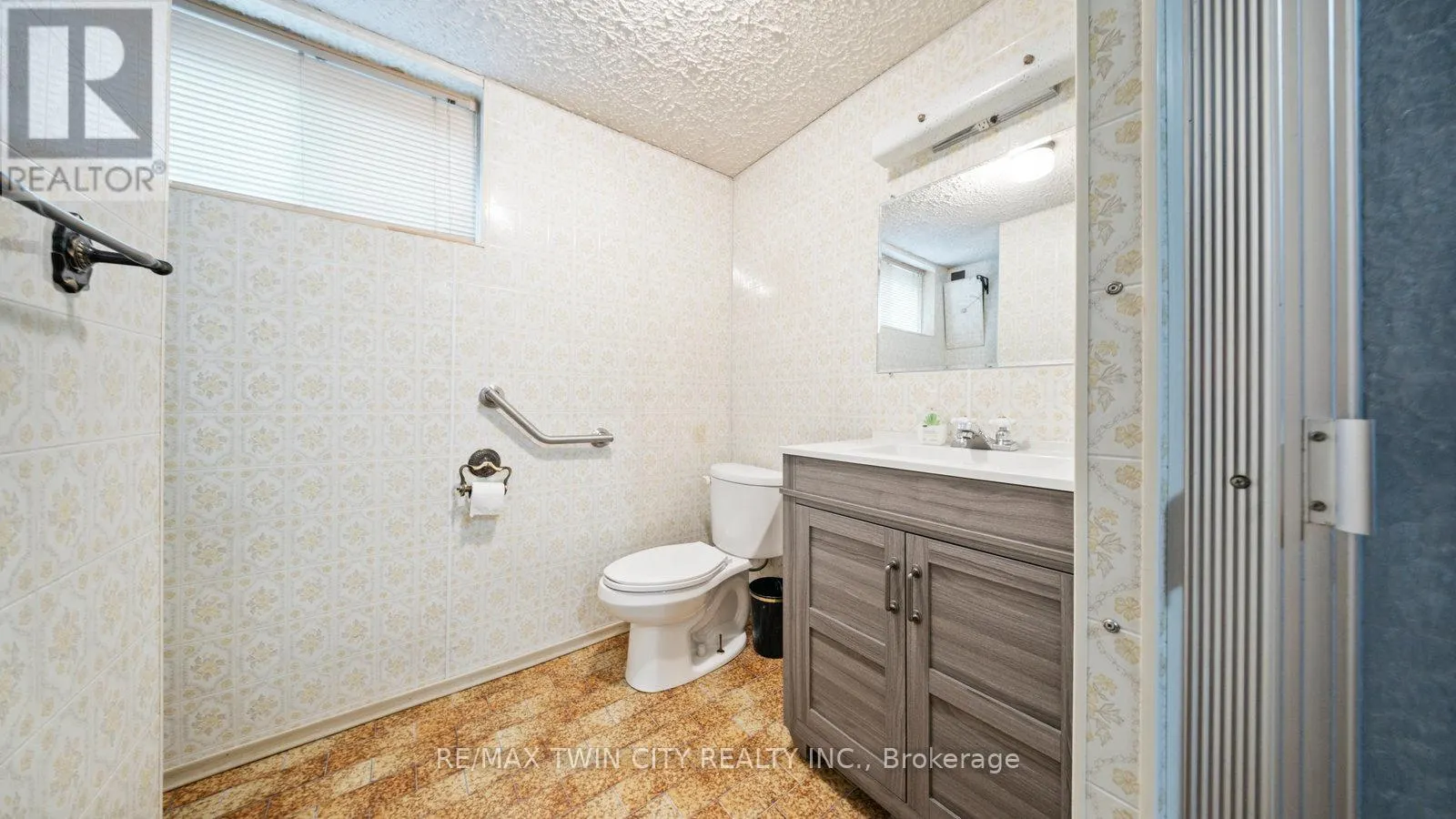 6 VENTNOR COURT