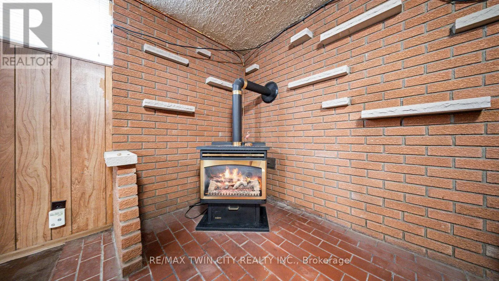 6 VENTNOR COURT