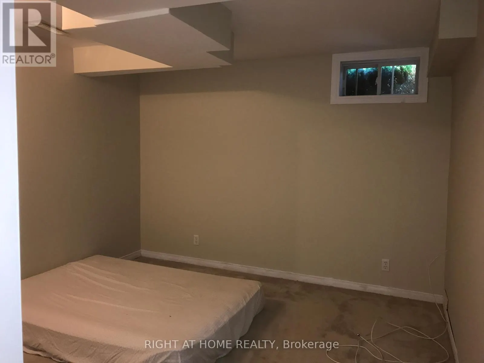 33 - 320 AMBLESIDE DRIVE