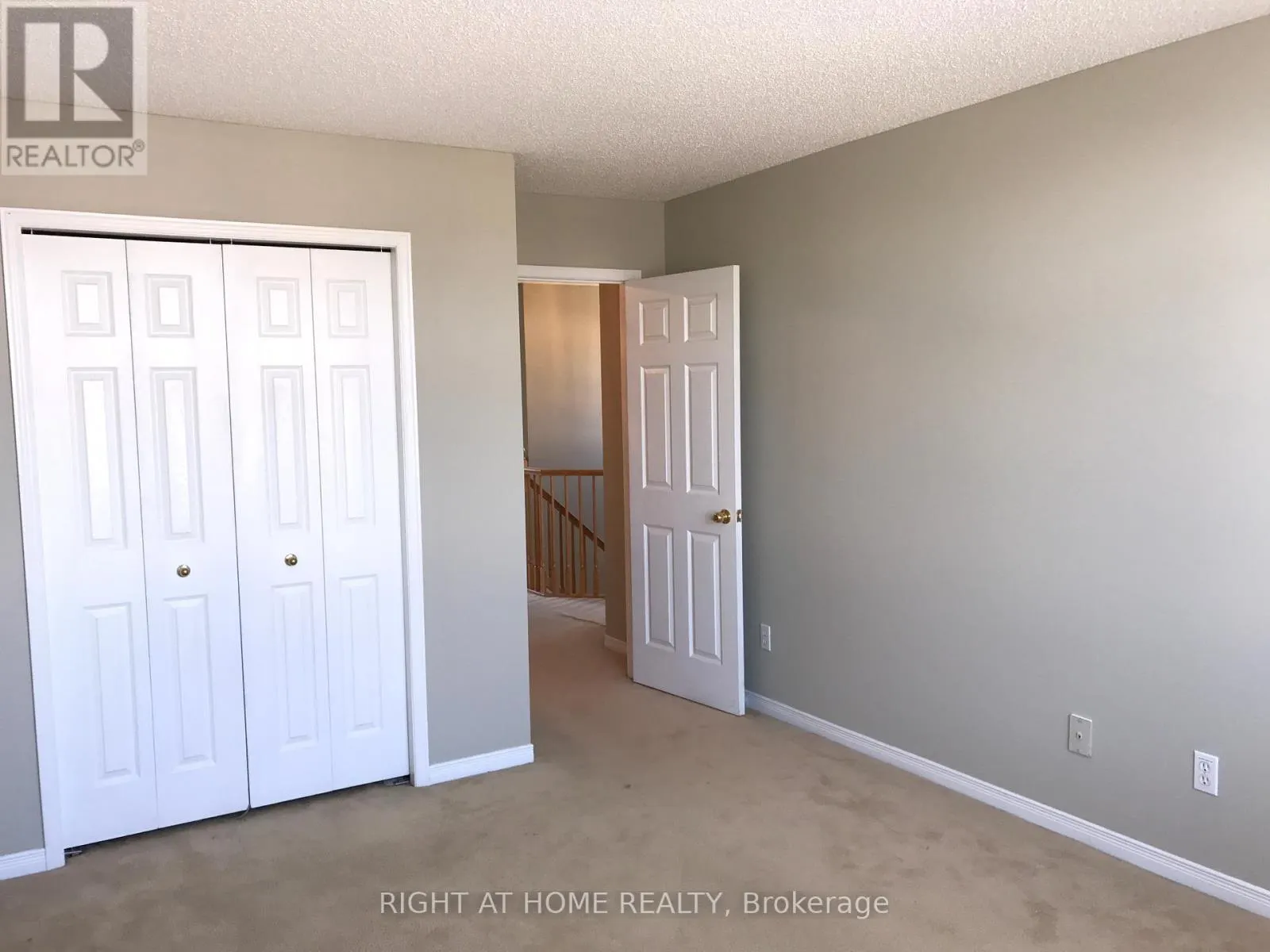 33 - 320 AMBLESIDE DRIVE