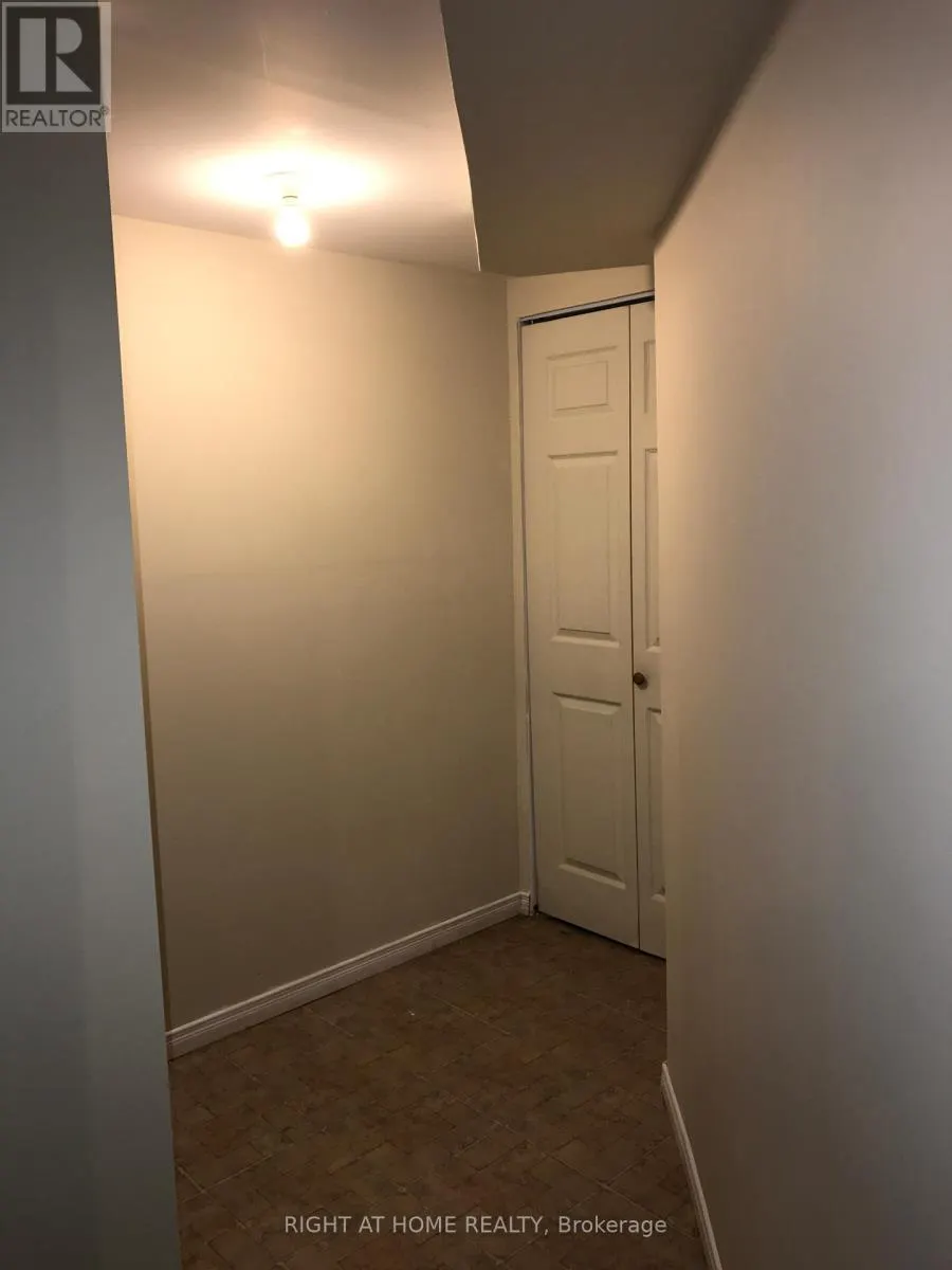 33 - 320 AMBLESIDE DRIVE