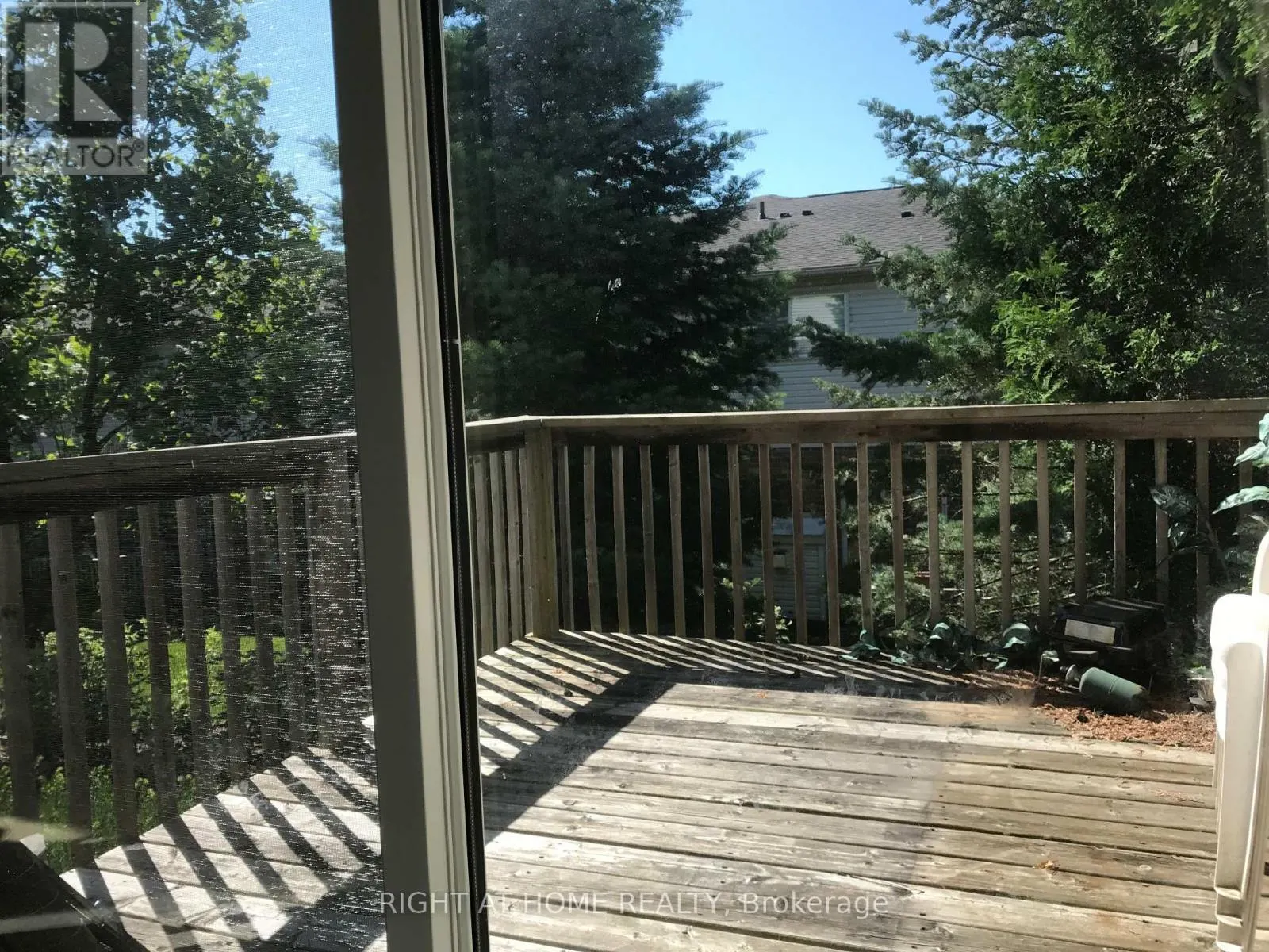 33 - 320 AMBLESIDE DRIVE
