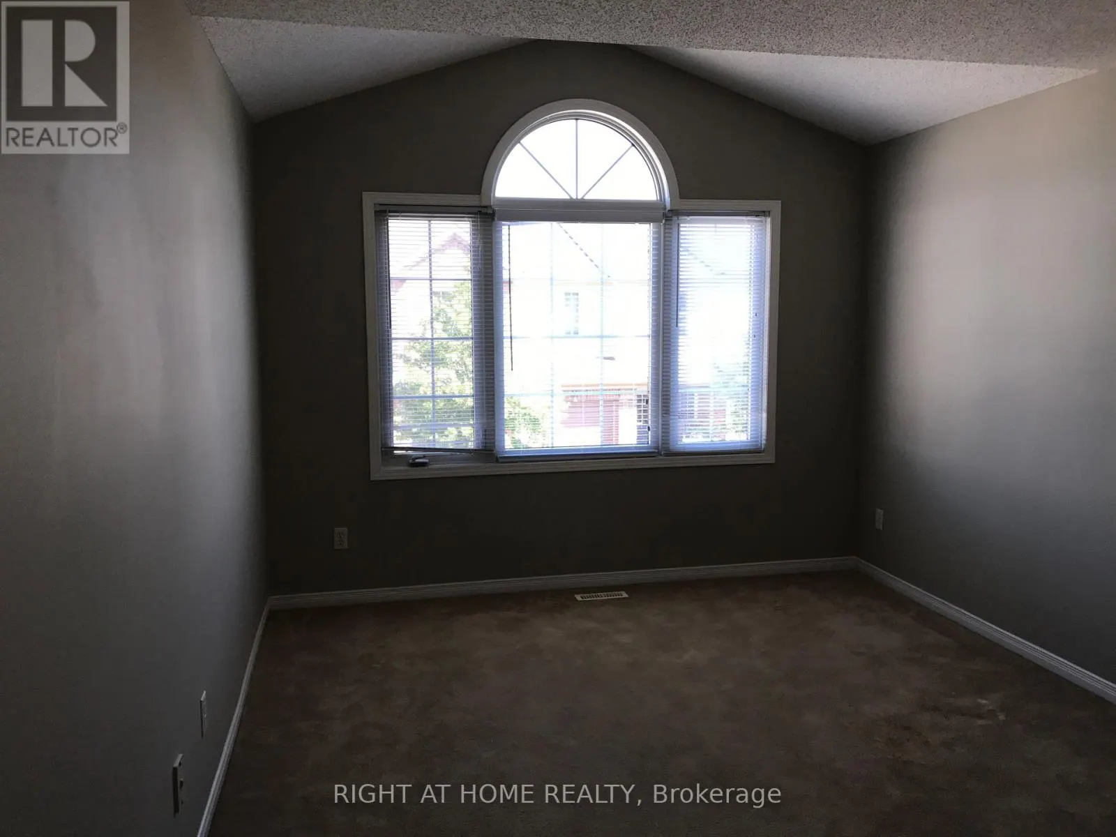 33 - 320 AMBLESIDE DRIVE