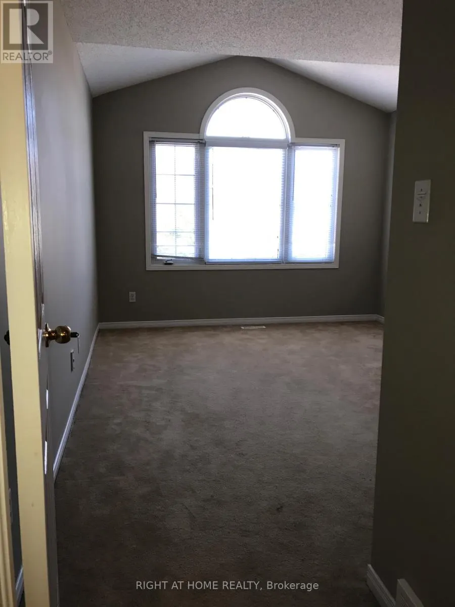 33 - 320 AMBLESIDE DRIVE