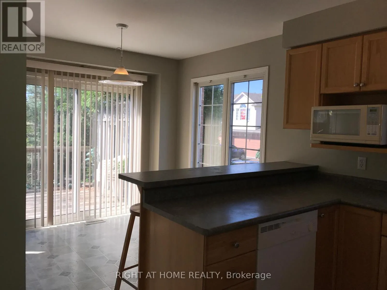 33 - 320 AMBLESIDE DRIVE