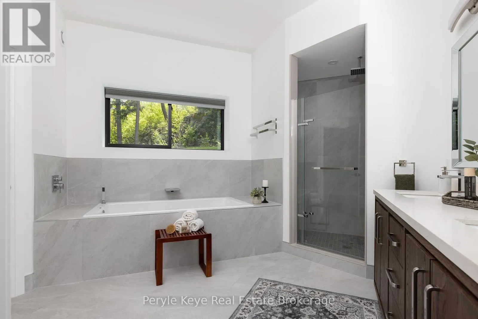 86 CLAREN CRESCENT