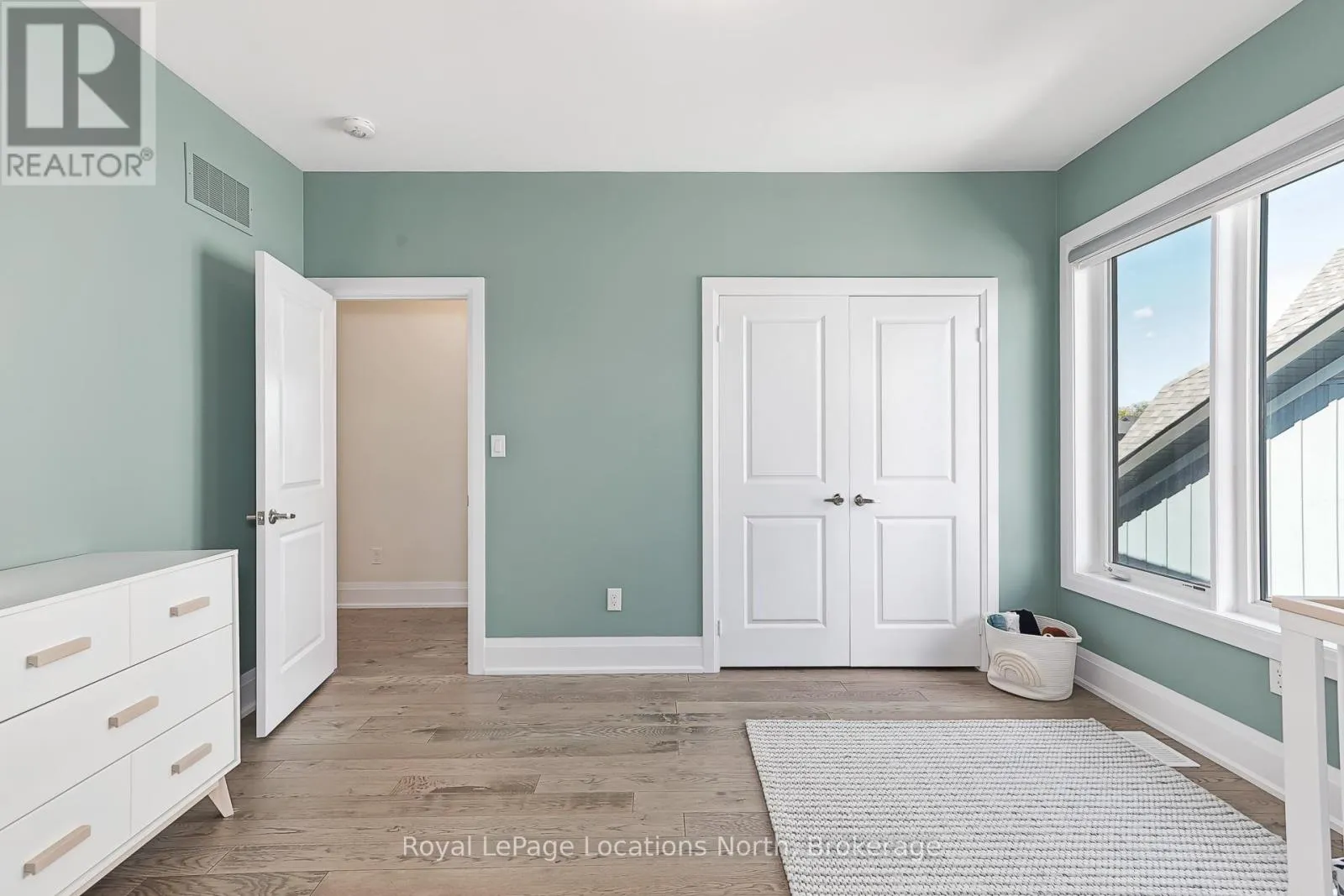 143 SPRINGSIDE CRESCENT