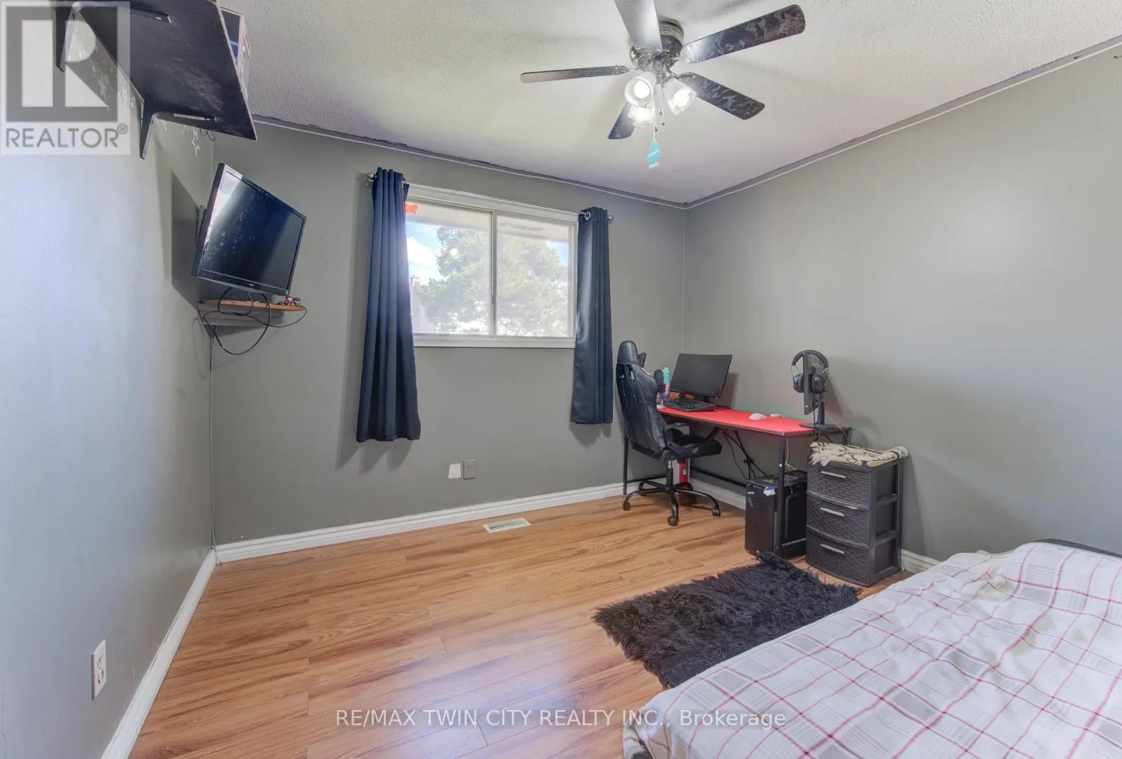 320 COUNTRY HILL DRIVE