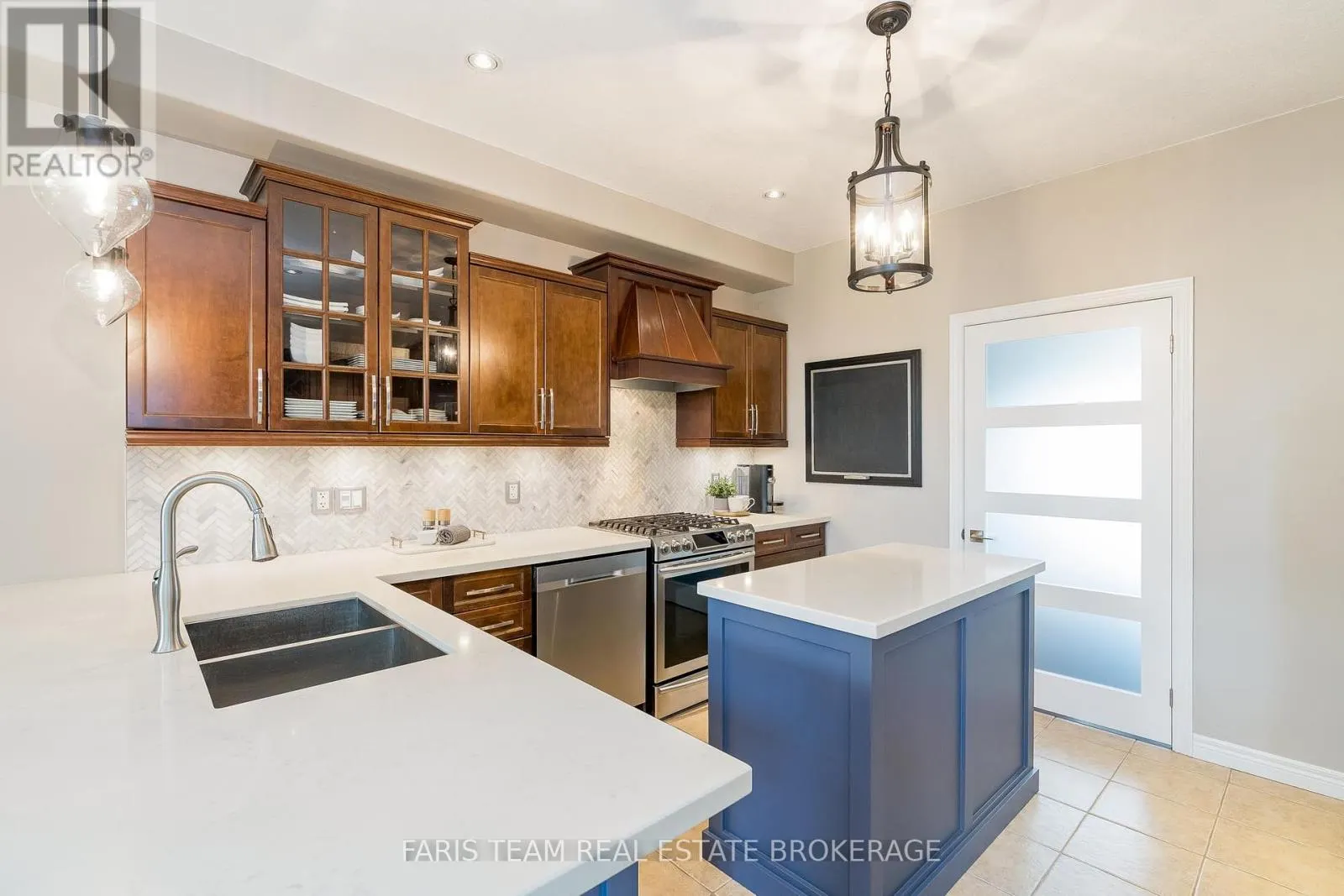 6 SOMERVILLE CRESCENT