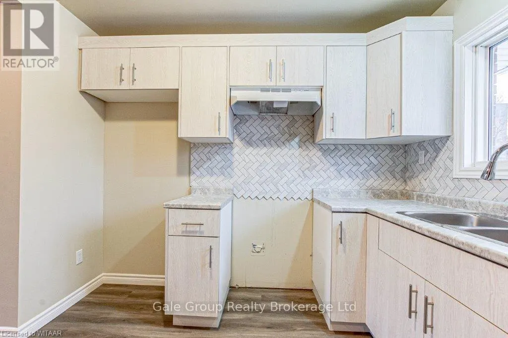 3 - 880 JAMES STREET, #3