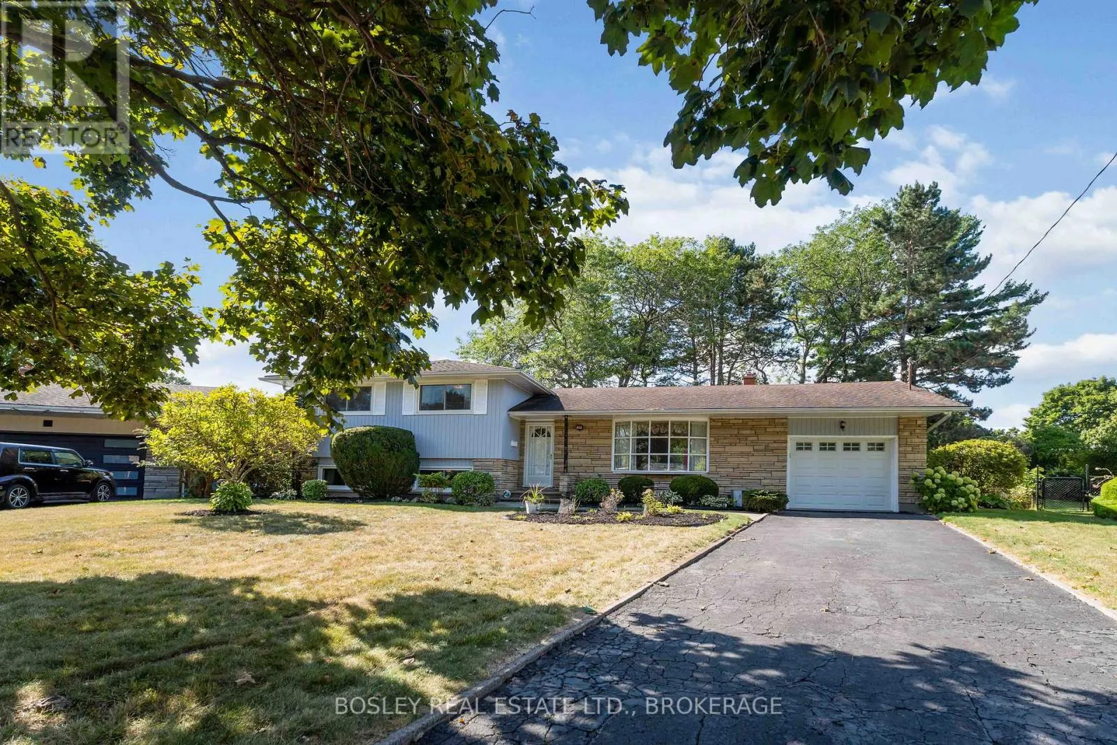 27 MEADOWLARK CRESCENT