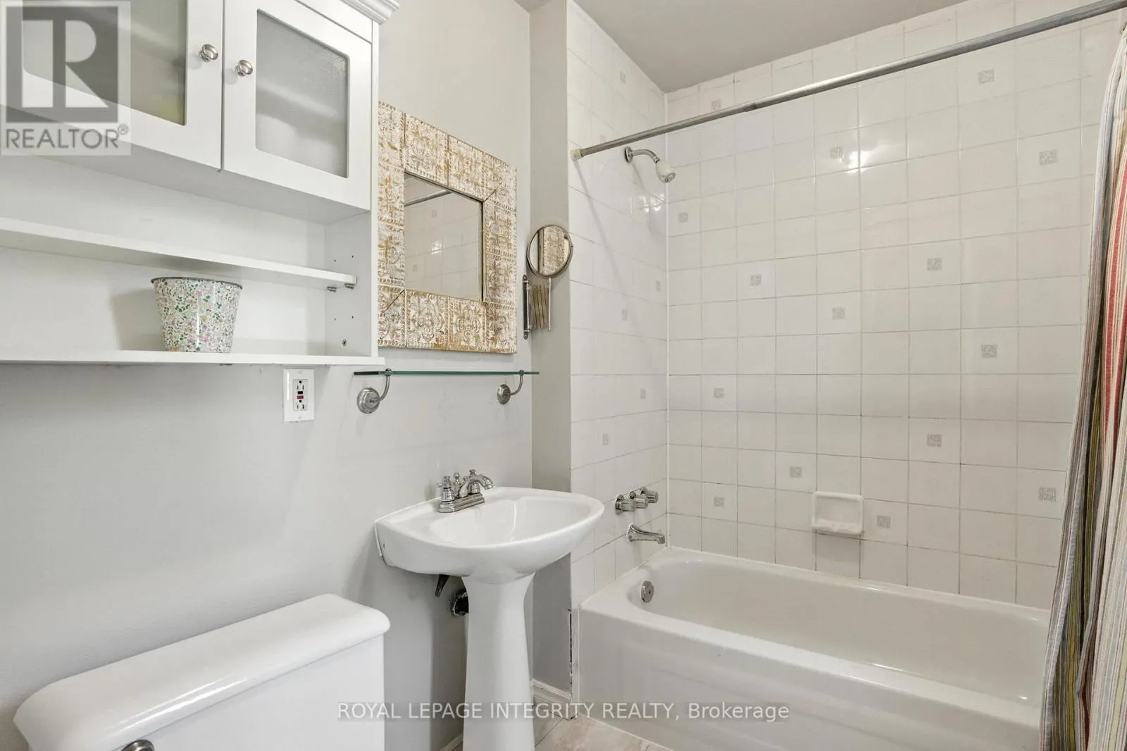 841 MERIVALE ROAD