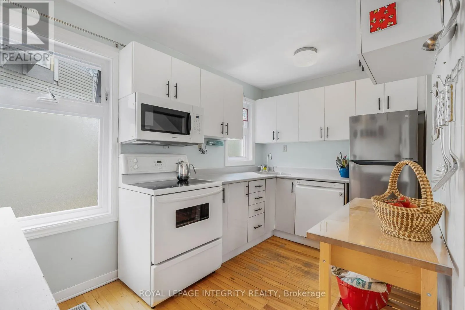 841 MERIVALE ROAD
