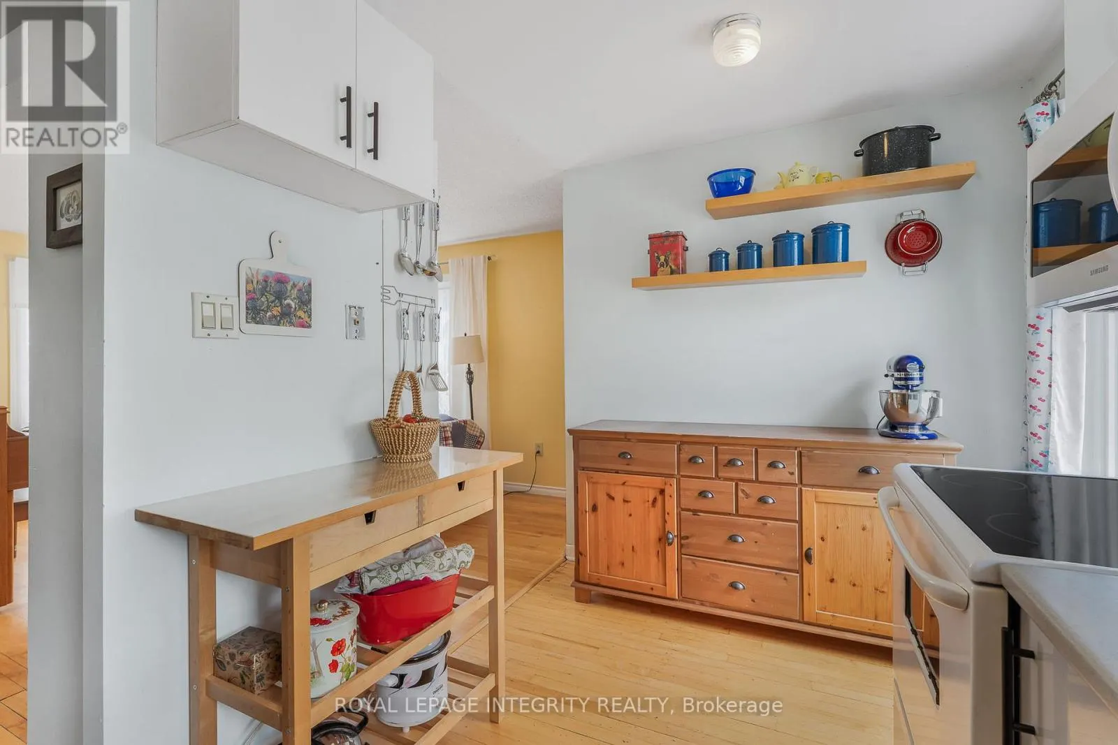 841 MERIVALE ROAD