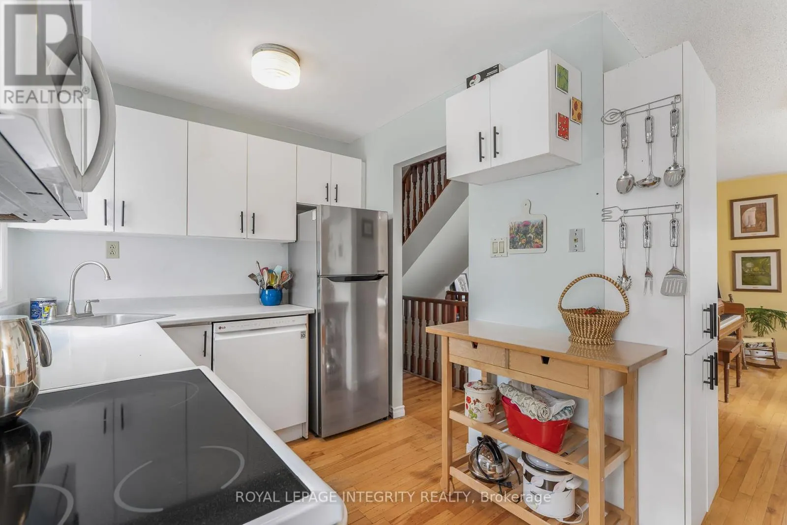 841 MERIVALE ROAD